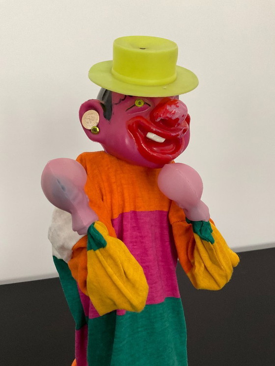 Image 1 of Paar oude bokshandpoppen Aziatische man en clown