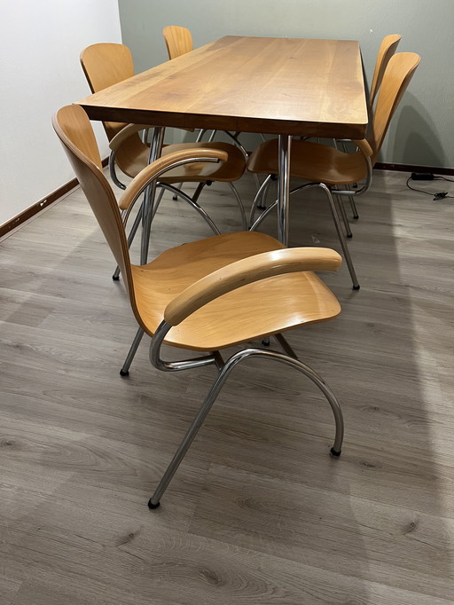 Table design avec ensemble de 5 fauteuils papillon