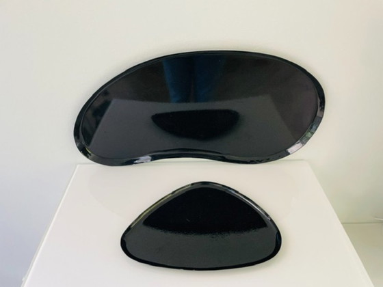 Image 1 of Ensemble de plateaux en métal noir au design organique
