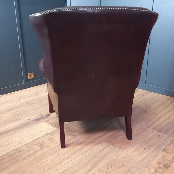 Image 1 of Steigern Sie Ihr Wohngefühl mit diesem beeindruckenden Set Chesterfield-Ohrensesseln aus Kuhfell!