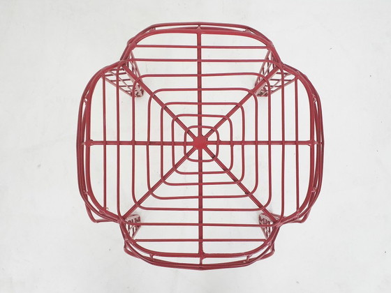 Image 1 of Set di tre sgabelli in filo metallico rosso