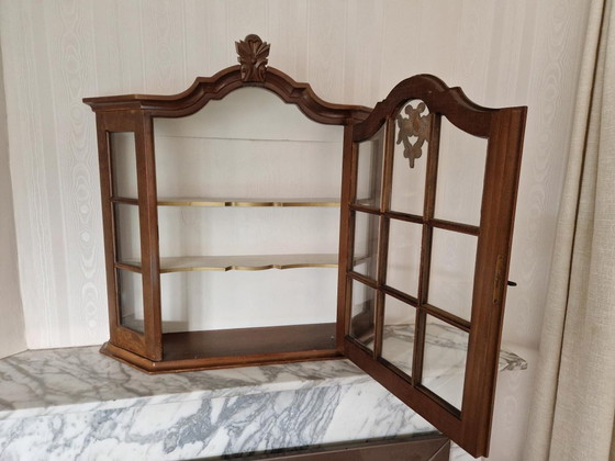 Image 1 of hangvitrinekastje