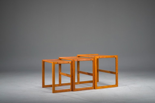 Mesas nido escandinavas de teca de mediados de siglo, 1960, set de 3