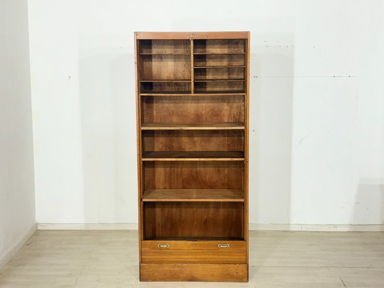 Image 1 of Grote kast met roldeksel uit de jaren 60 – eikenhout – vintage dressoir / kast in mid-century stijl