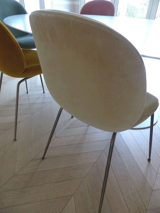 Image 1 of Set aus 8 „Beetle Dining Chair“-Stühlen in Samt von GUBI, Design Stine Gam & Enrico Fratesi