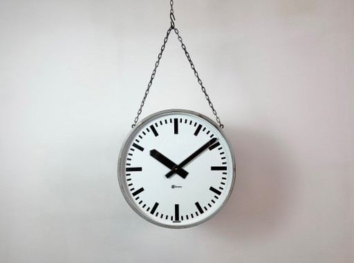 Grande horloge industrielle double face pour chemin de fer ou usine, de la marque Simlex, années 1960 (photo 2 of 18)