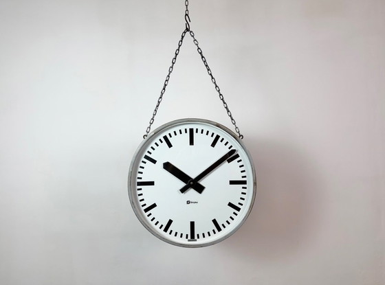 Grande horloge industrielle double face pour chemin de fer ou usine, de la marque Simlex, années 1960 (photo 2 of 18)