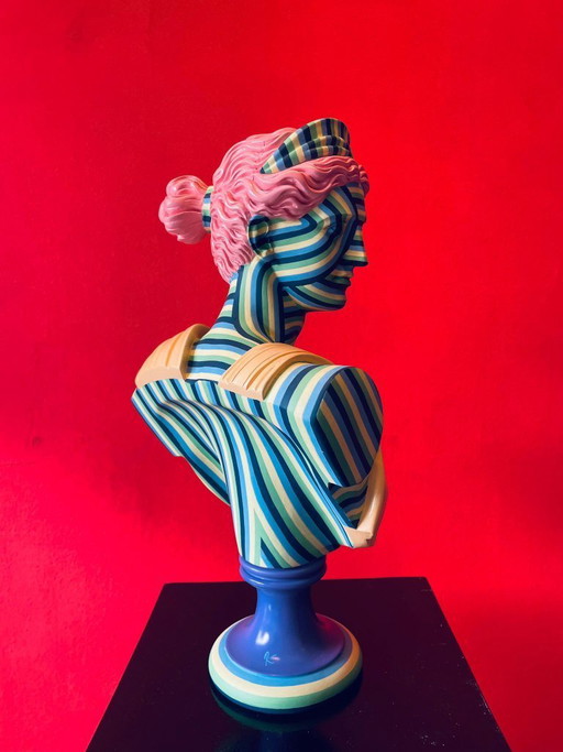 Busto - 'Elegancia estricta'