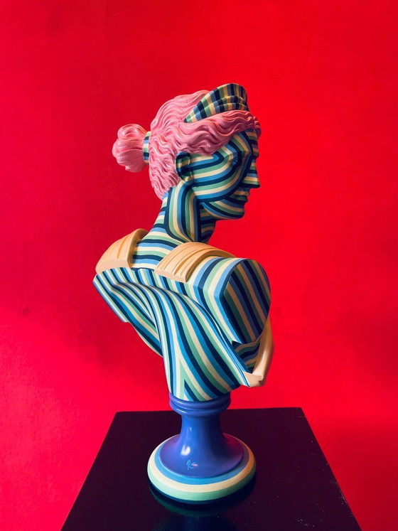 Image 1 of Busto - 'Elegancia estricta'