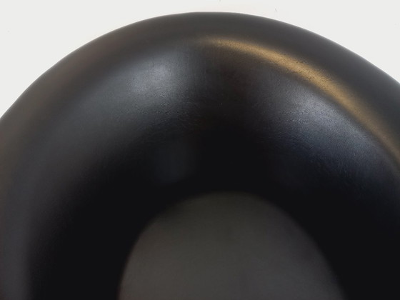 Image 1 of Vintage Scandinavische draaifauteuil van imitatieleer en chroom uit de jaren 70.