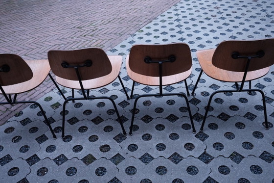 4 Eames DCM Stühle 40er/50er Jahre Herman Miller – Esszimmerstühle, Metall, Holz (photo 3 of 10)
