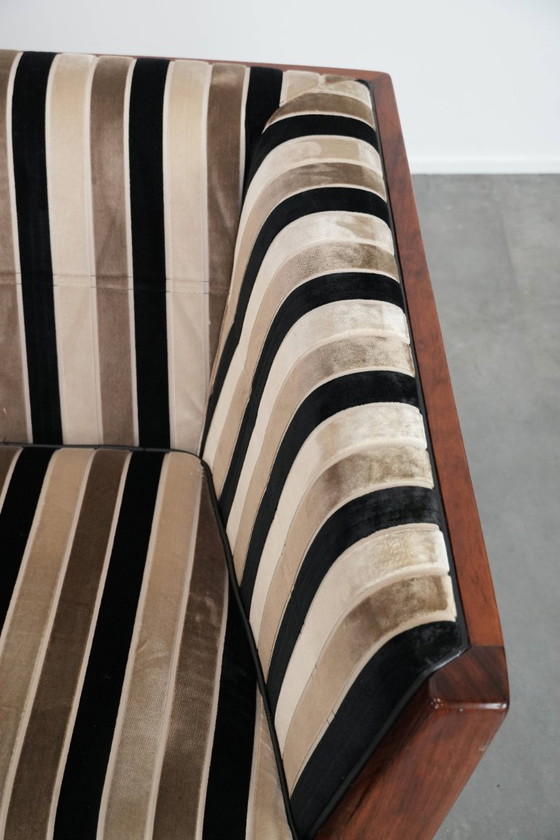 Image 1 of Sofá de diseño Schuitema de 2,5 plazas de la serie Decoforma con preciosa carpintería.