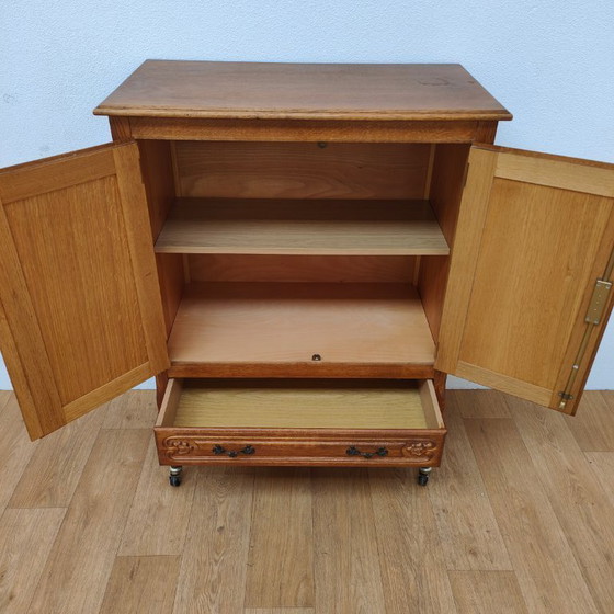 Image 1 of Meuble bar, armoire murale, buffet, commode de style Queen Anne rustique et vintage