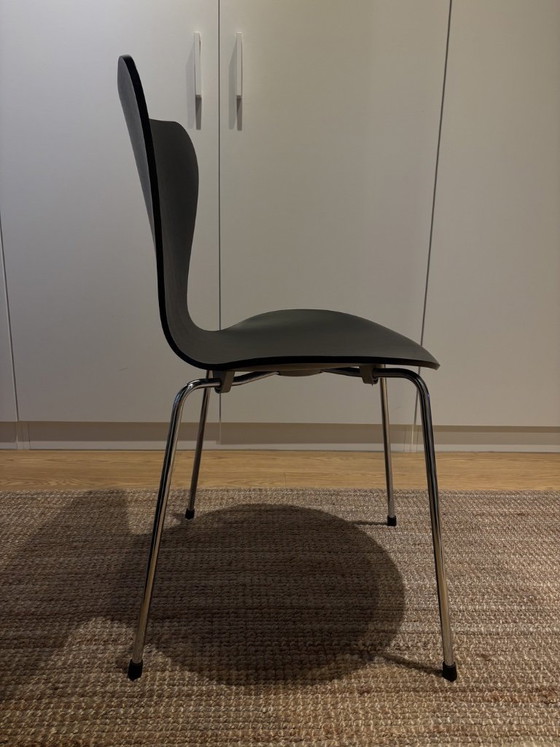 Image 1 of Original Fritz Hansen Serie 7 Stuhl (3107) – Esche schwarz – Top Zustand