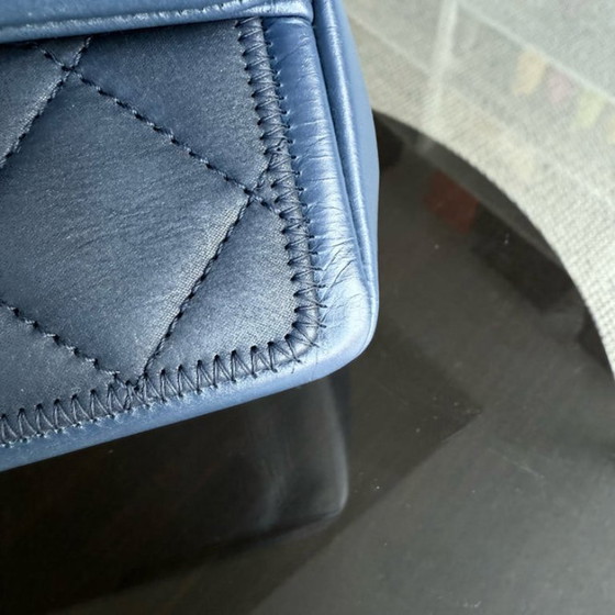 Image 1 of Chanel Seasonal Flap - 25 cm gewatteerd kalfsleer, blauw ruthenium, zilverkleurige hardware, serie 20