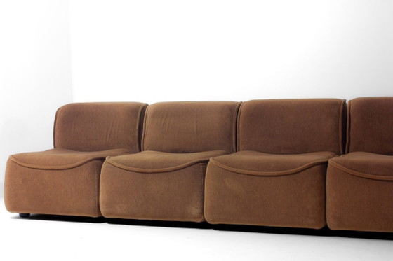 Image 1 of Canapé modulaire futuriste