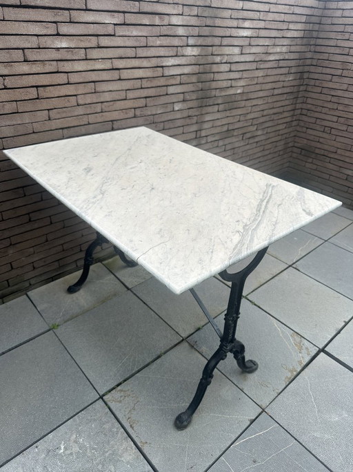 French Bistro Table with Marble Top & Goddess Cast Iron Base – tuintafels