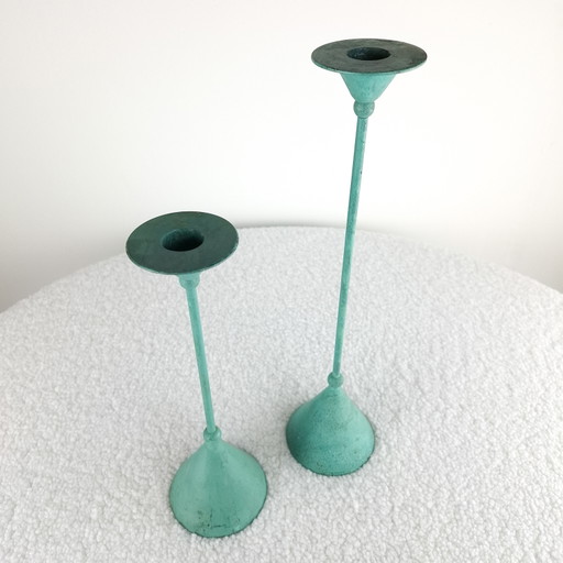 Lot de 2 bougeoirs diabolo vintage Memphis Milano années 1980 turquoise – kandelaars en kaarsen, Metal (photo 2 of 5)