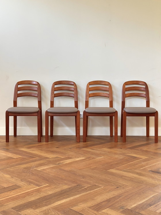 Image 1 of Set 4 vintage deens design stoelen DYRLUND jaren 50/60/70