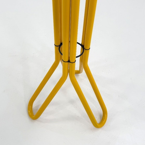 Image 1 of Gelber röhrenförmiger Steh-Garderobenständer, 1980er Jahre