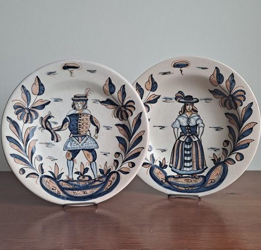 Coppia di grandi piatti da parete in ceramica spagnola fatti a mano – 33,5 cm. – wanddecoratie