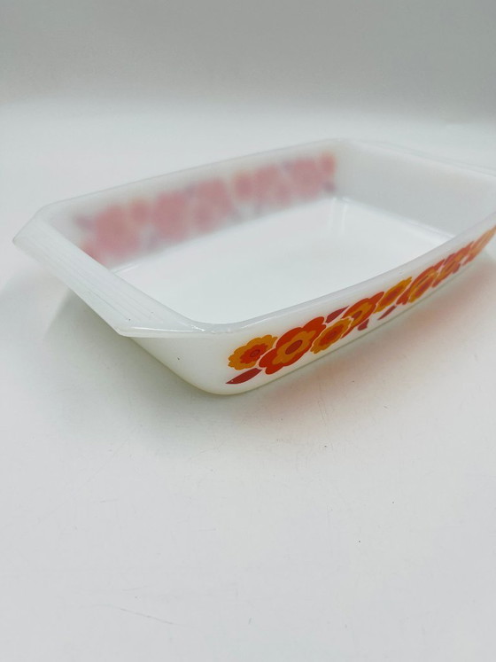 Image 1 of Piatto Arcopal con fiore di loto, arancione vintage, anni '70