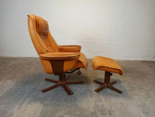Hjellegjerde Møbel Cognac Leder Relaxsessel und Fußhocker