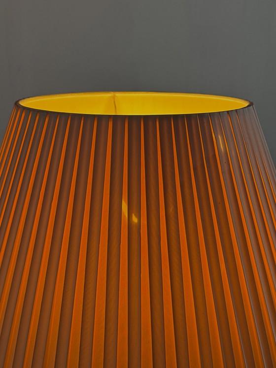 Image 1 of Vintage wrought iron table lamp in a swirl shape with a pleated shade