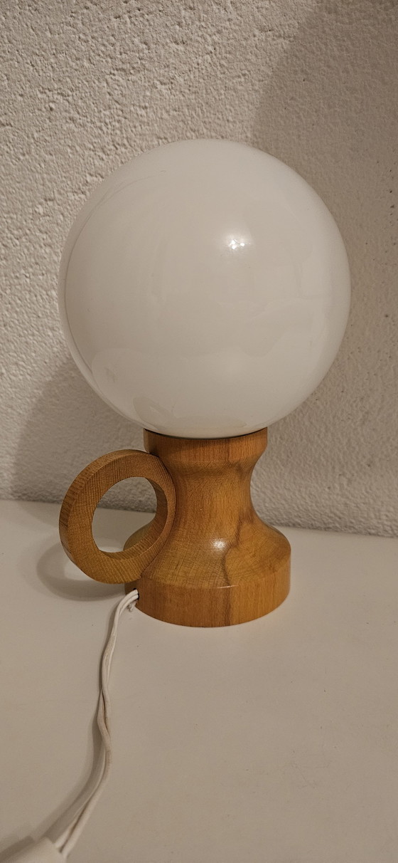 Image 1 of Lámpara de sobremesa de madera escandinava con bola de cristal