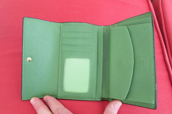 Image 1 of Porte feuille compact L.Vuitton,monogrammé perforé , intérieur vert