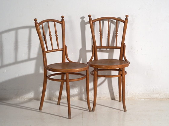 Antikes Set von 4 Bugholzstühlen aus gebogenem Holz – Mitteleuropa, um 1900 – Thonet, Esszimmerstühle, Metal (photo 16 of 40)