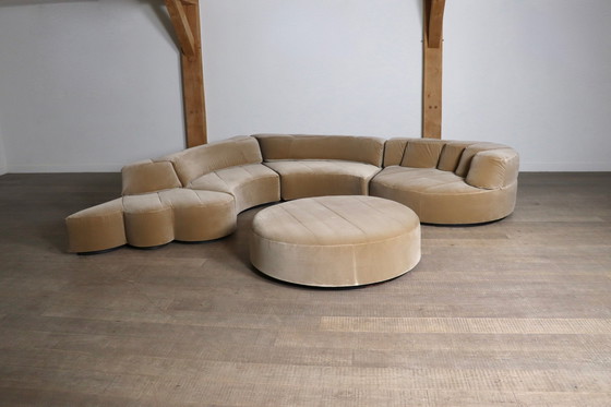 Image 1 of Roche Bobois "Paysage" Sofalandschaft aus beigem Samt von Hans Hopfer, 1974