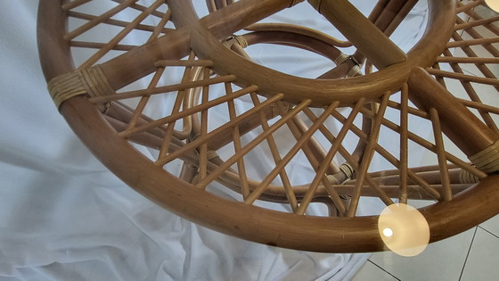 Image 1 of Rotan tafel met glazen blad Frankrijk 1970