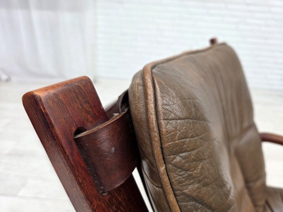 Image 1 of Fauteuil lounge norvégien des années 1970, revêtement en cuir marron.