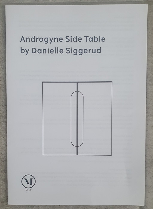 Authentisches Design – Androgyne-Beistelltische mit Marmorplatte von Danielle Siggerud (Menü)