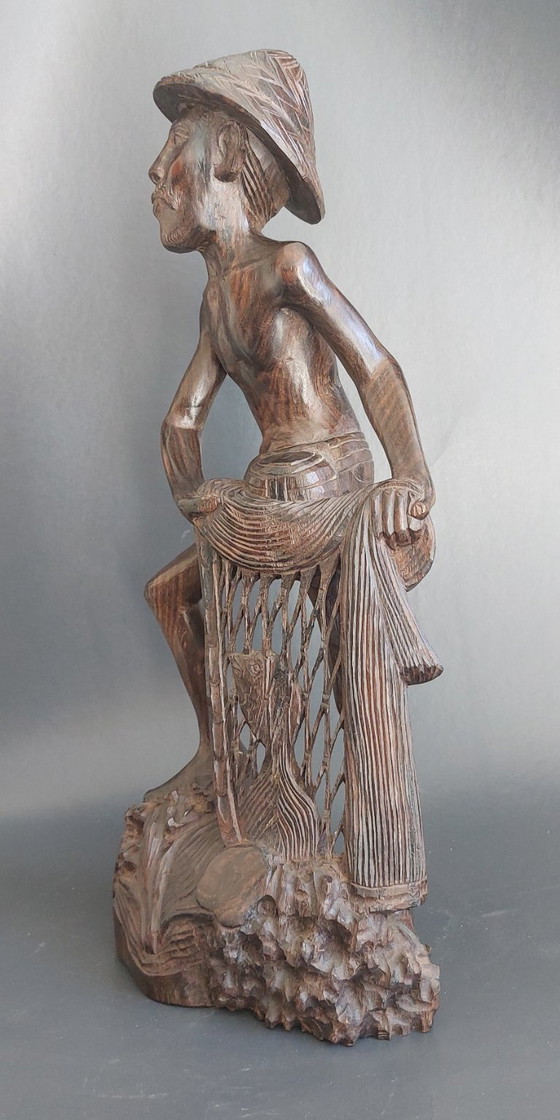 Image 1 of Antica statua di pescatore in legno di palissandro intagliato a mano di 41 cm