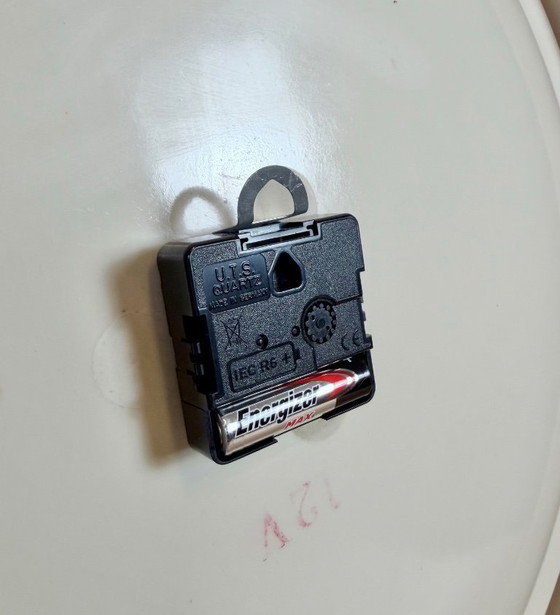 Image 1 of Grande horloge murale industrielle en bakélite de Pragotron, années 1960