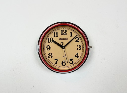 Reloj de pared vintage Seiko con forma de barco rojo, década de 1970