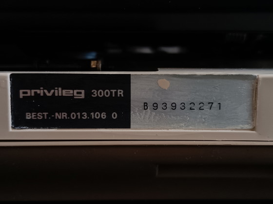 Image 1 of Macchina da scrivere Privileg 300 TR restaurata (1979) con carattere tipografico CUBE
