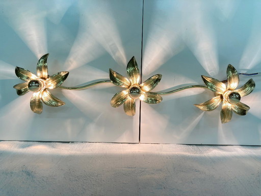    1 appliques murales en forme de fleur des années 70-80, 3 lampes, douilles E-14 du fabricant belge Massive. Fabricant sur