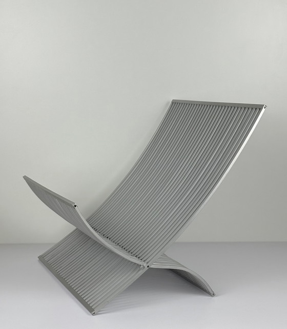 Image 1 of Soporte para libros y revistas UMBRA de lamas de aluminio cepillado. Plegable diseñador MICHELLE IVANKOVIC