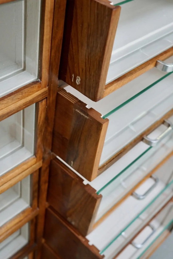 Image 1 of Vetrina/mobiletto da merceria olandese vintage in noce, anni '50