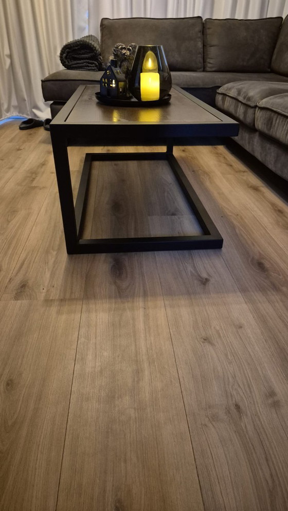 Image 1 of Table basse design 120x60 cm – Structure en C flottante artisanale – Acier et bois