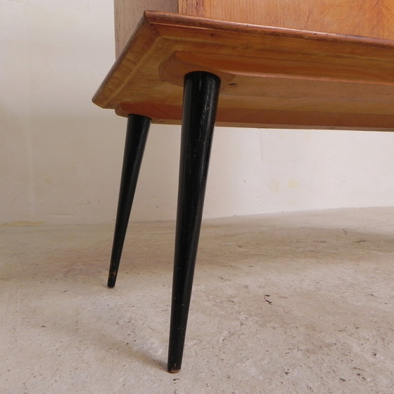 Image 1 of Secretaire met schuifdeuren op ranke poten, jaren 50