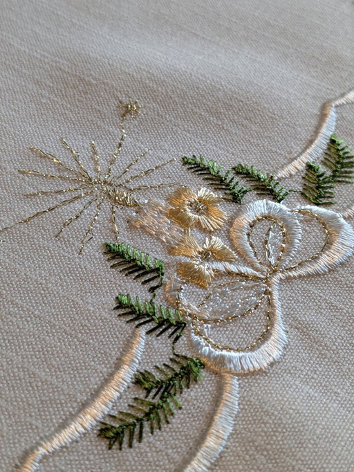 Weißer Vintage Weihnachts-Tischläufer von SANDER – 100x40 cm, grün-goldene Stickereien