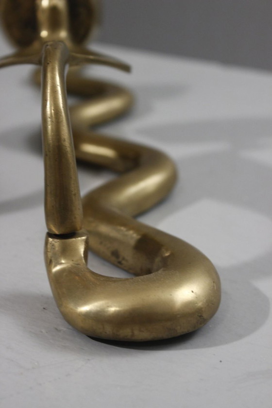 Image 1 of Coppia di grandi applique/candelabri in ottone a forma di cobra, XX secolo.