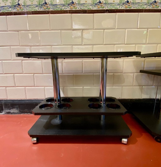 Zwei rollende Bar-/Servierwagen (1970-1980) mit schwarzen Holzplatten – serveerwagens, Metal, Wood (photo 2 of 7)