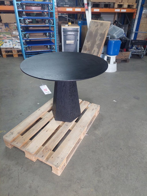 Ronde Tafel Van Zuiver, Model Pilar