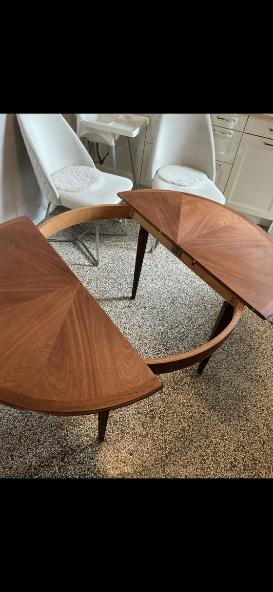 Round vintage dining table – Wood (photo 6 of 6)