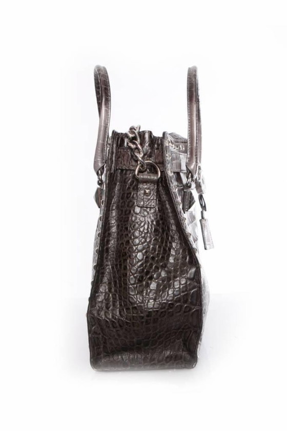 Image 1 of Borsa tote Hamilton di Michael Kors, grigia con stampa coccodrillo e dettagli in metallo argentato.
